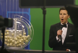 JAV loterijoje „Powerball“ laimėtas rekordinis 1,6 mlrd. dolerių „aukso puodas“