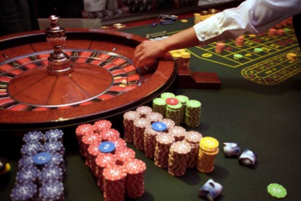Verslininko sūnus kazino pralošė ne tik pinigus, bet ir šeimą