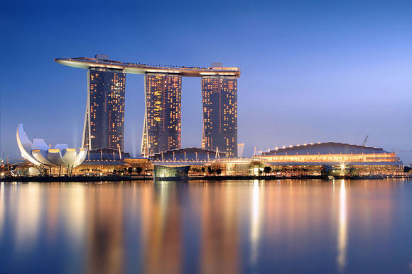 800px-marina_bay_sands_in_the_evening_-_20101120-4f740857af055[1]